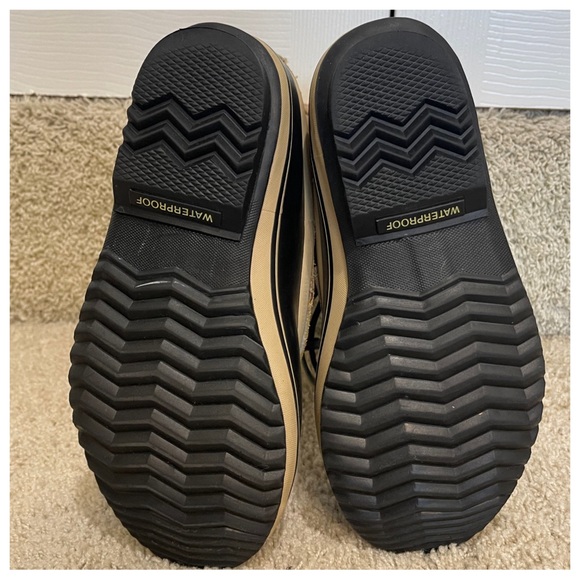 Sorel waterproof Boots - Picture 9 of 13